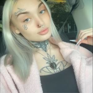 Meet your Posher, Chloe